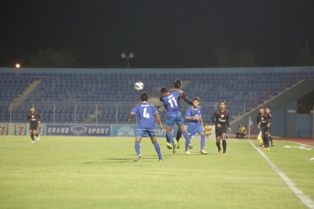 马克西半场15分，恩比德11中1，76人手握7分领先