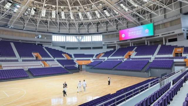 邮报：曼联与92班的关系很微妙，有时候较好有时候很差