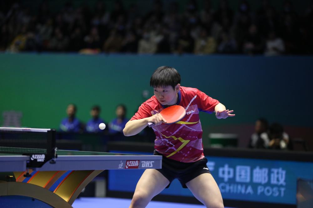 谢娜第一次下场打高尔夫获老公陪伴，甜喊张杰“老张”羡煞旁人